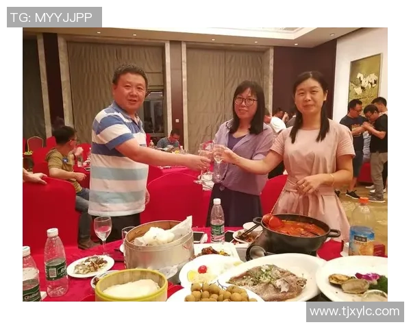 忆秦娥足球梦回绿茵场上共逐风云岁月如歌